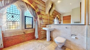 shower room- click for photo gallery